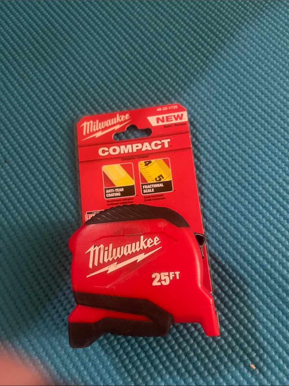 Milwaukee 25FT Compact Tape Measure in Red
